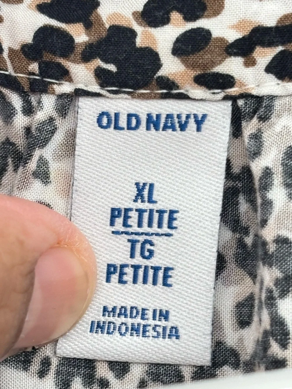Old Navy Women’s Leopard Popover Open Neck Blouse - Black & Cream in Petite XL - Picture 13 of 13